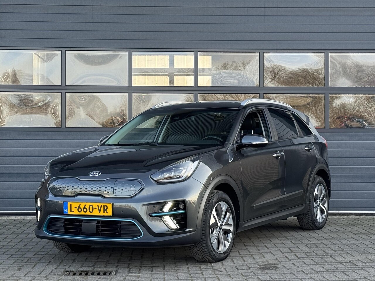 Kia e-Niro - DYNAMICPLUSLINE 64 KWH I 3-FASE I SCHUIF/KANTELDAK I 100% SOH - AutoWereld.nl