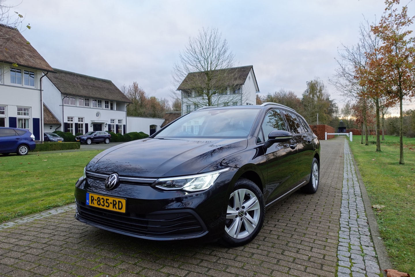 Volkswagen Golf Variant - 1.5 eTSI R-Line | Trekhaak | Stoelverwarming | Stuurwielverw. | CarPlay | Sfeerverlichting - AutoWereld.nl