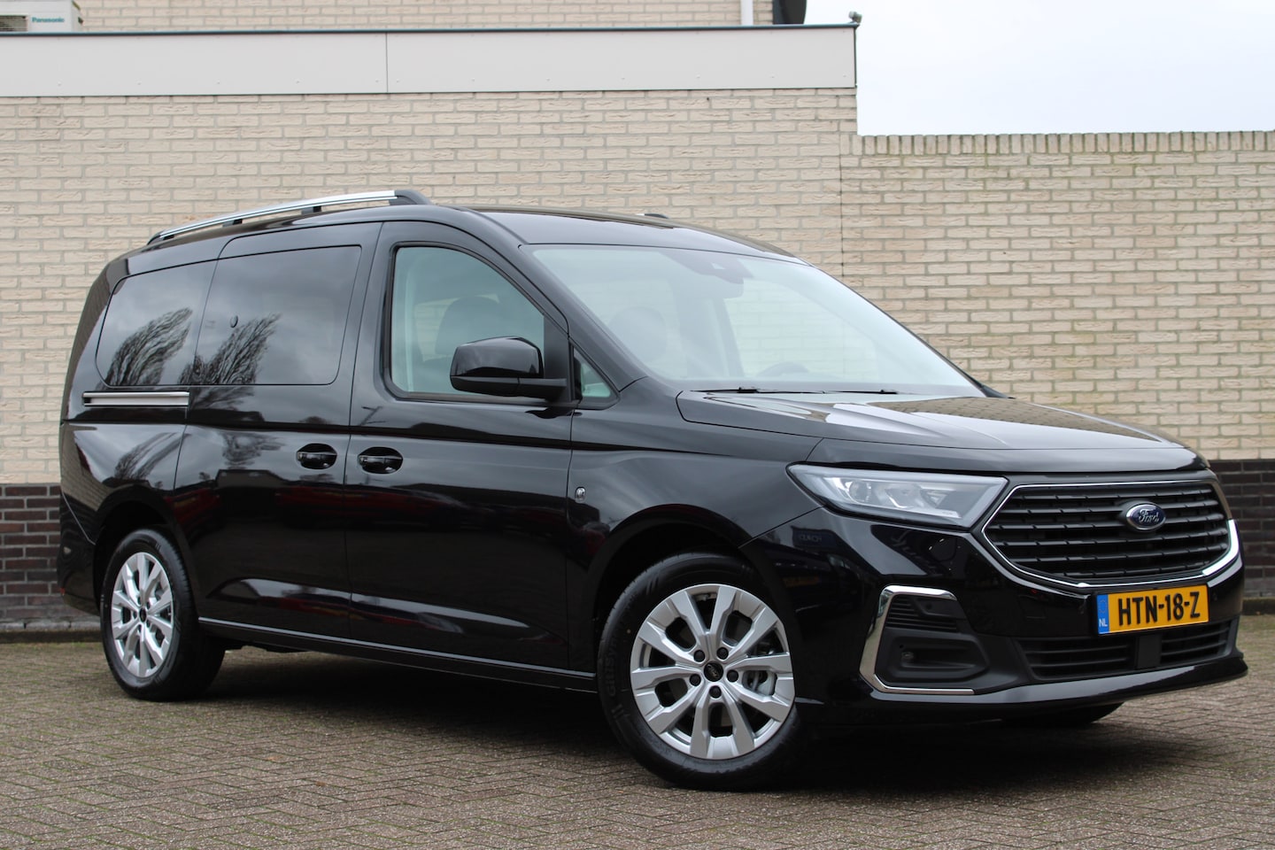 Ford Tourneo Connect - 1.5 PHEV Titanium 7 zits | Luxe | Cruise control | Carplay - AutoWereld.nl