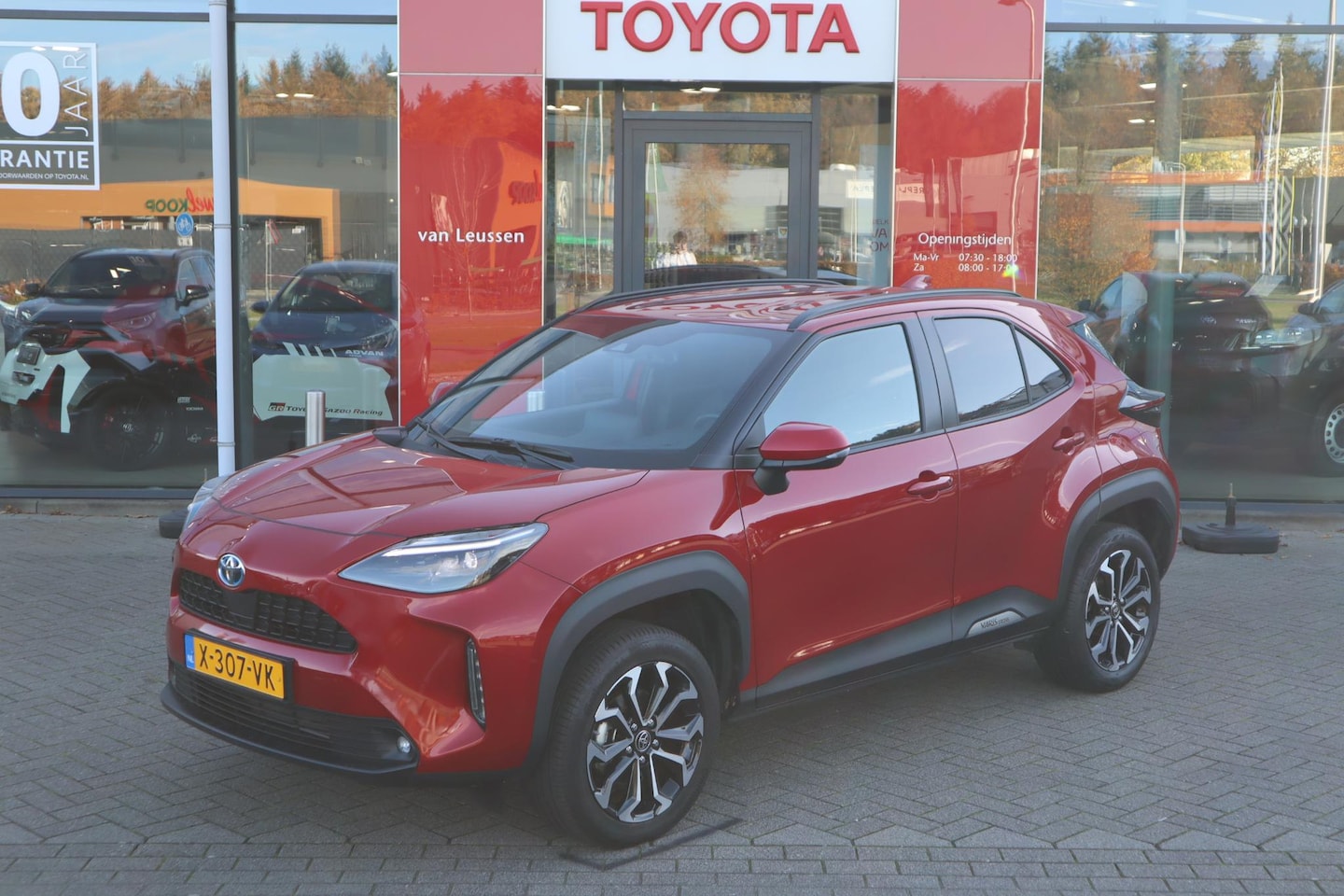 Toyota Yaris Cross - 1.5 HYBRID DYNAMIC 115 APPLE/ANDROID LED 17"LMV PRIVACY-GLASS KEYLESS NL-AUTO - AutoWereld.nl