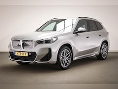 BMW iX1 - eDrive20 67 kWh M-Sport Edition SOH 99% | PREMIUM PACK | STUURVERWARMING | DAB | APPLE | C