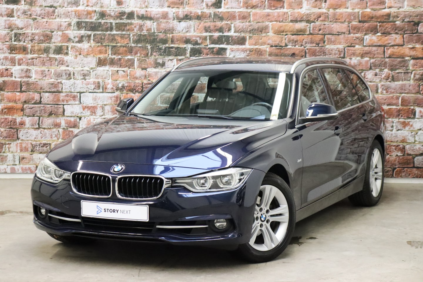 BMW 3-serie Touring - 320i Executive Sport Line Automaat / Trekhaak / Navigatie / Sportstoelen / Climate Control - AutoWereld.nl