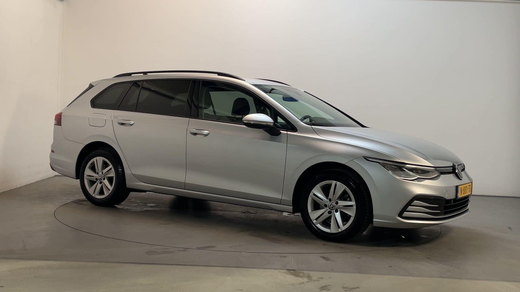 Volkswagen Golf Variant - 1.0 TSI 110pk Life Virtual Cockpit Sfeerverlichting Navigatie Parkeersensoren - AutoWereld.nl