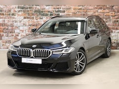BMW 5-serie Touring - 520i High Executive M Sport Pakket Automaat / Trekhaak / Navigatie Professional / Achterui