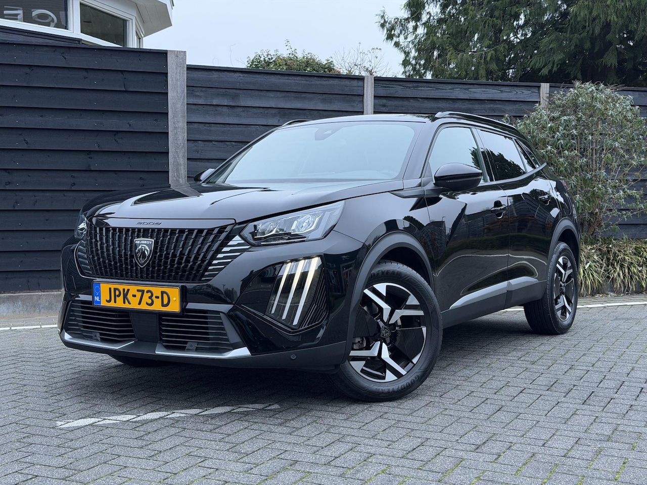 Peugeot 2008 - Allure 1.2 PureTech 130PK Parkeersensoren, Stoelverwarming, Cruise control, Climate Contro - AutoWereld.nl