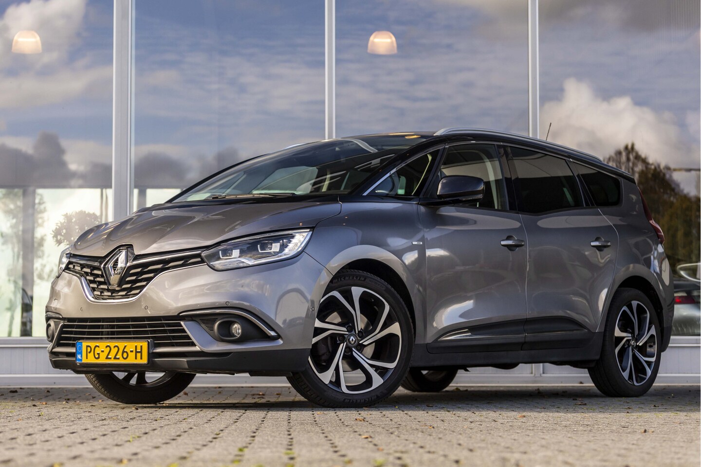 Renault Grand Scénic - 1.2 TCe Bose | Camera | 20" | Trekhaak - AutoWereld.nl