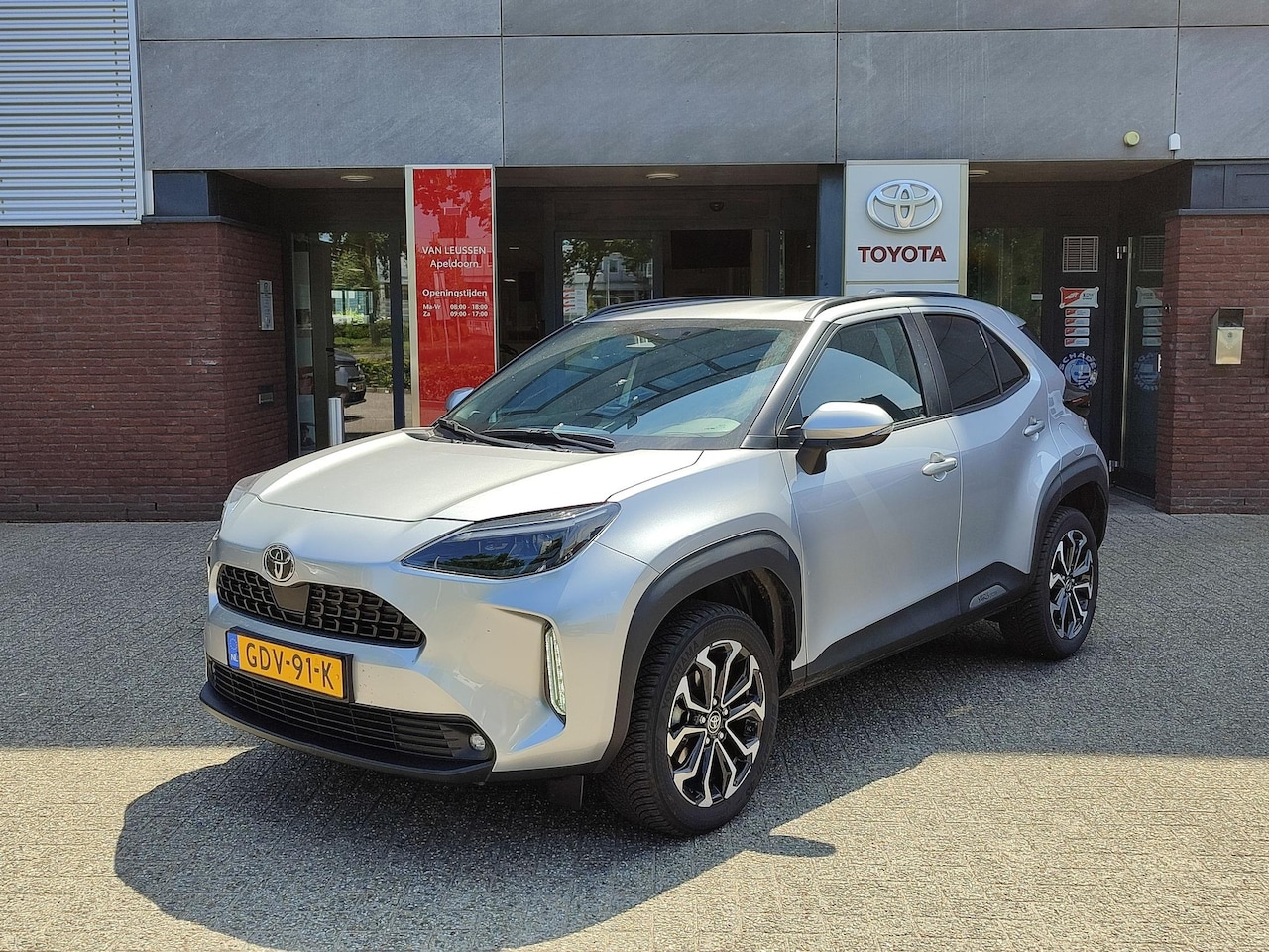 Toyota Yaris Cross - 1.5 Hybrid 115 First Edition 4S-BANDEN NAVI KEYLESS 17'' LM-VELGEN APPLE/ANDROID CLIMA CAM - AutoWereld.nl