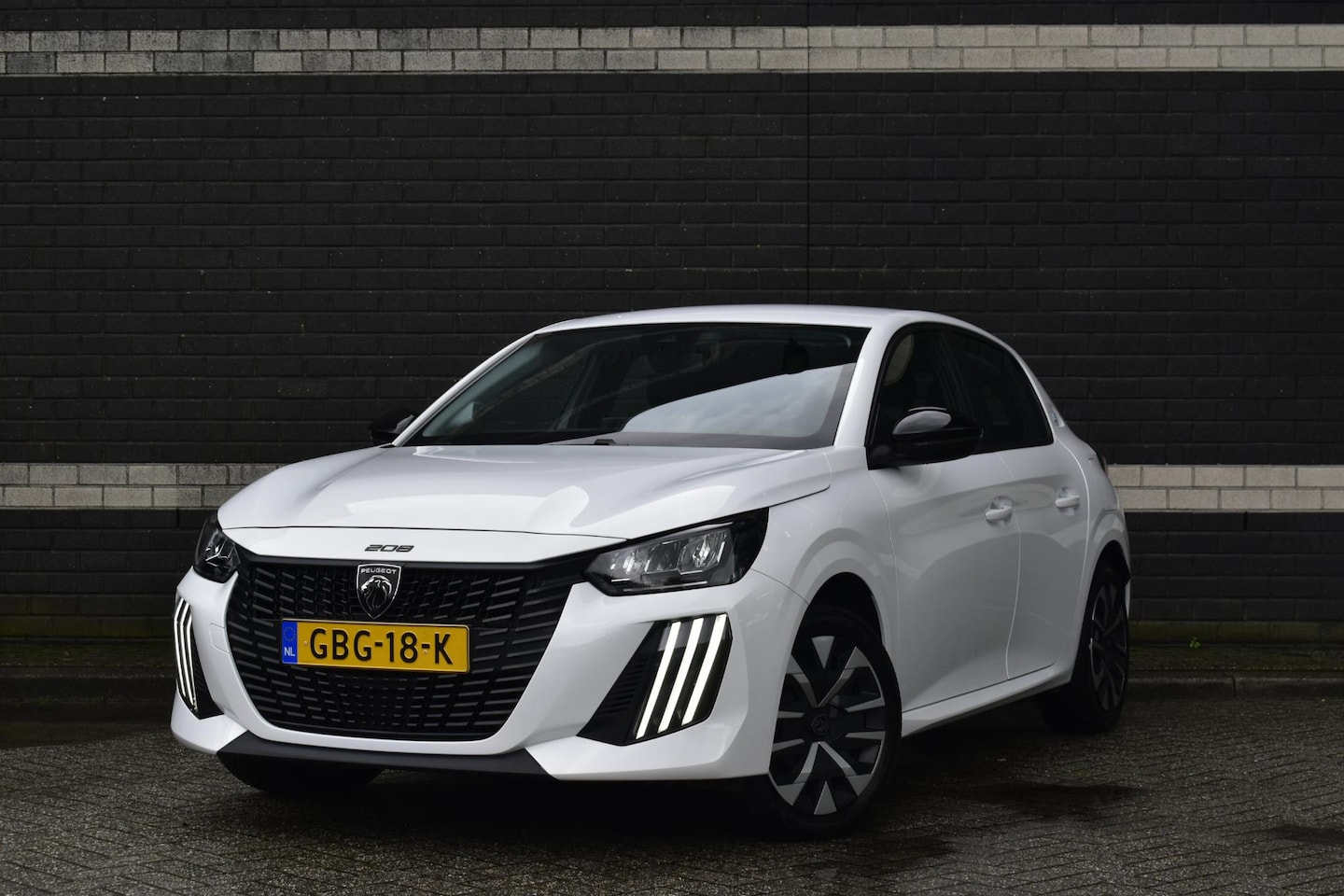 Peugeot e-208 - EV Active 50 kWh / Navigatie / Airco / Apple Carplay / BTW-Auto - AutoWereld.nl
