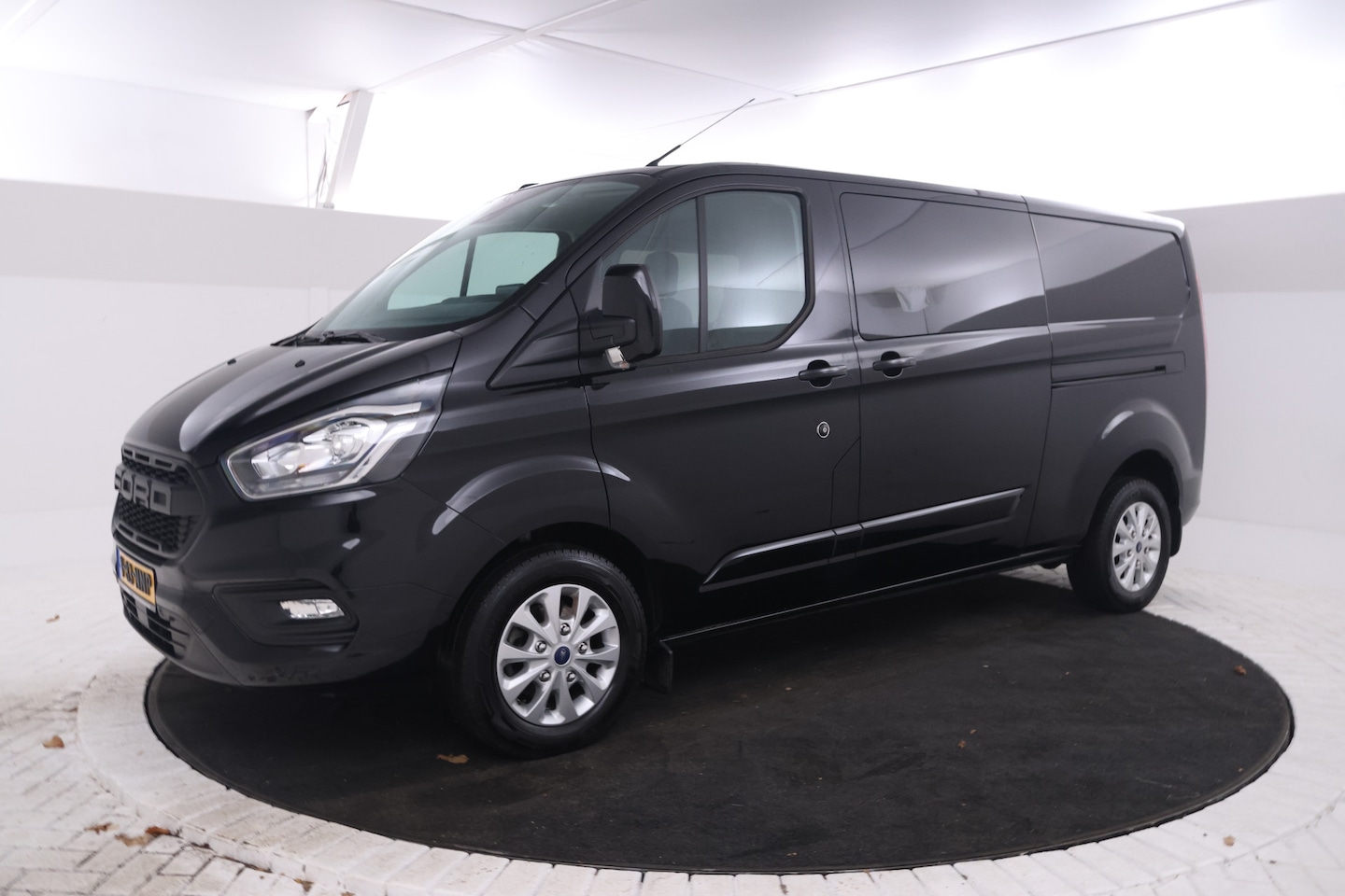 Ford Transit Custom - 320 2.0 TDCI L2H1 Limited DC 320 2.0 TDCI L2H1 Limited DC 170Pk, 5 Pers. Leer, 2x schuifdeur - AutoWereld.nl