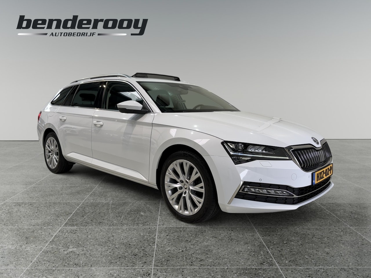 Skoda Superb Combi - 1.4 TSI iV 218pk Style | Pano dak | Trekhaak - AutoWereld.nl