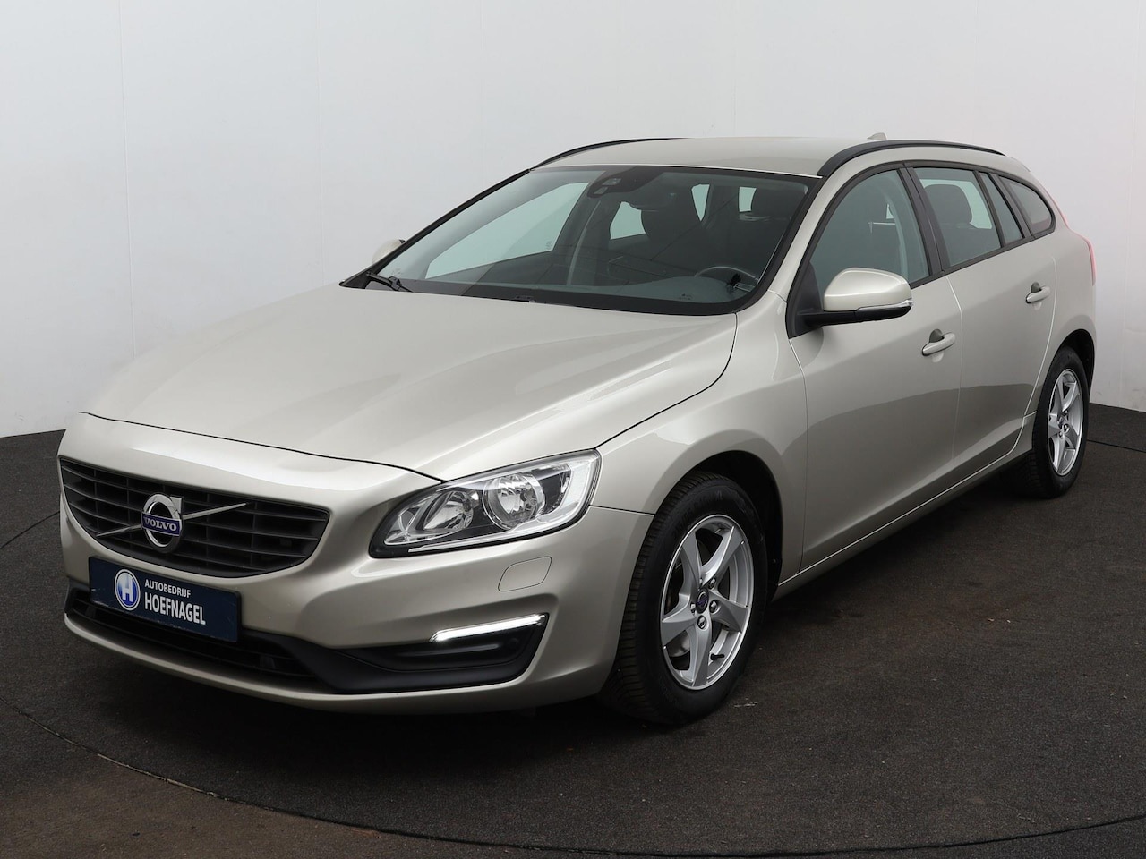 Volvo V60 - 1.5 T3 Summum Automaat | Navigatie | Camera | Parkeersensoren | Stoelverwarming - AutoWereld.nl