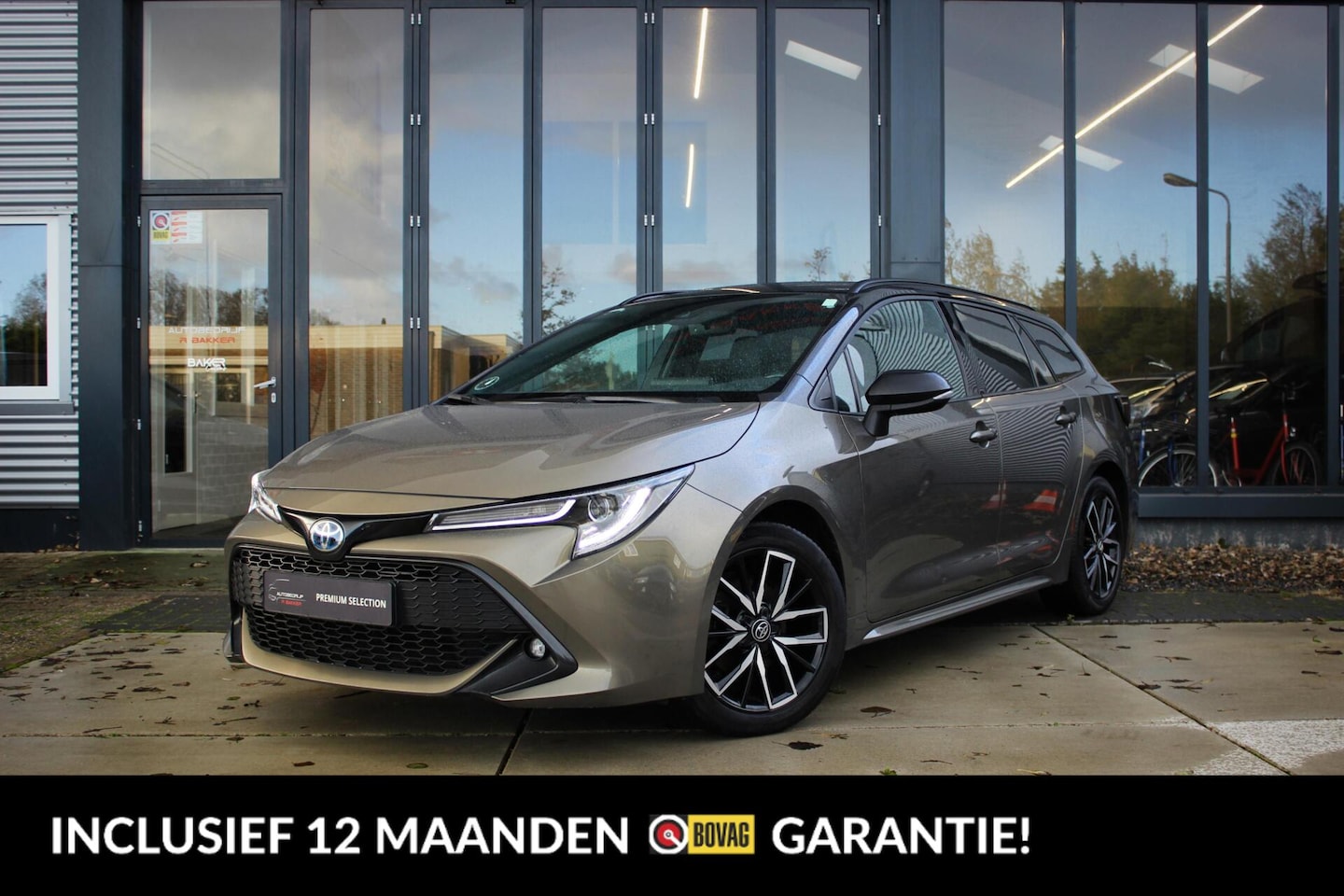 Toyota Corolla Touring Sports - 1.8 Hybrid Active Bi-tone // Stoel- & Stuurverwarming | HUD | Camera | CarPlay & Android A - AutoWereld.nl