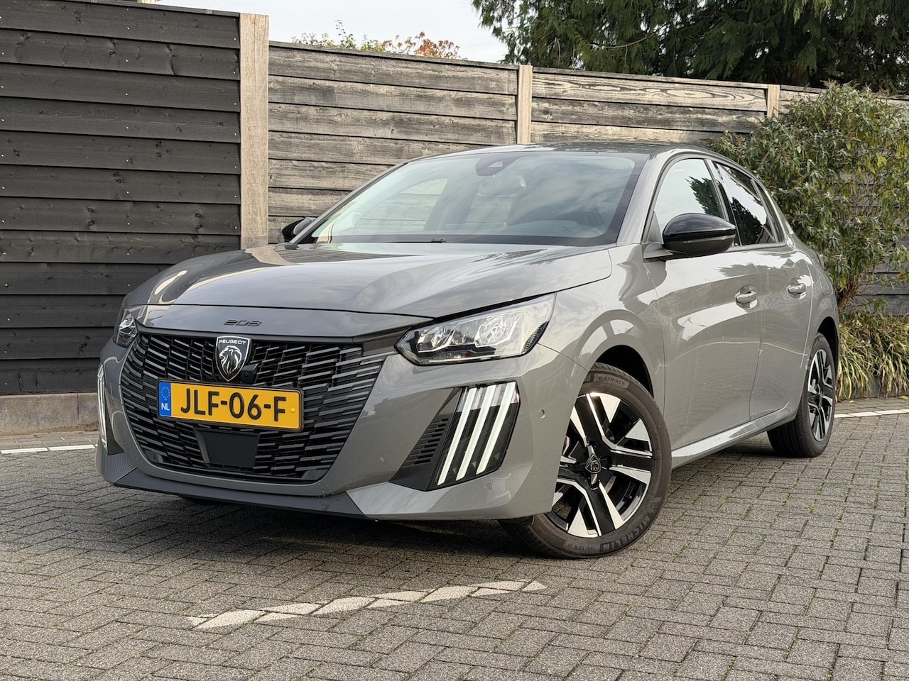 Peugeot 208 - Allure 1.2 Hybrid 110PK e-DCS6 Automaat Navigatie, Rondomzichtcamera, Dodehoek Detectie, A - AutoWereld.nl