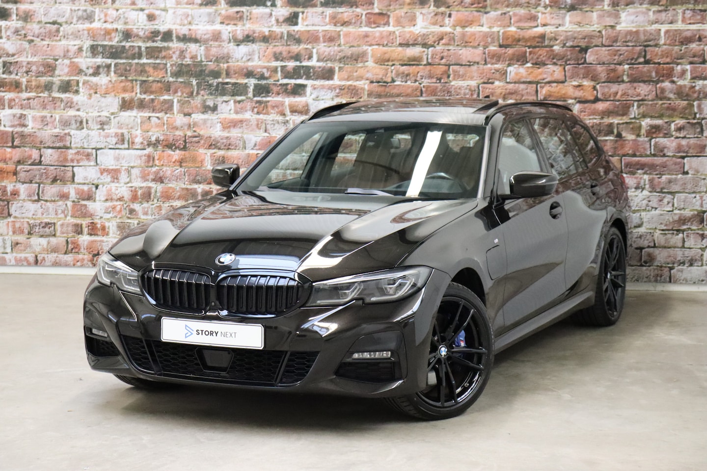 BMW 3-serie Touring - 330e xDrive High Executive M Sport Pakket Automaat / Panoramadak / Head-Up Display / Surro - AutoWereld.nl