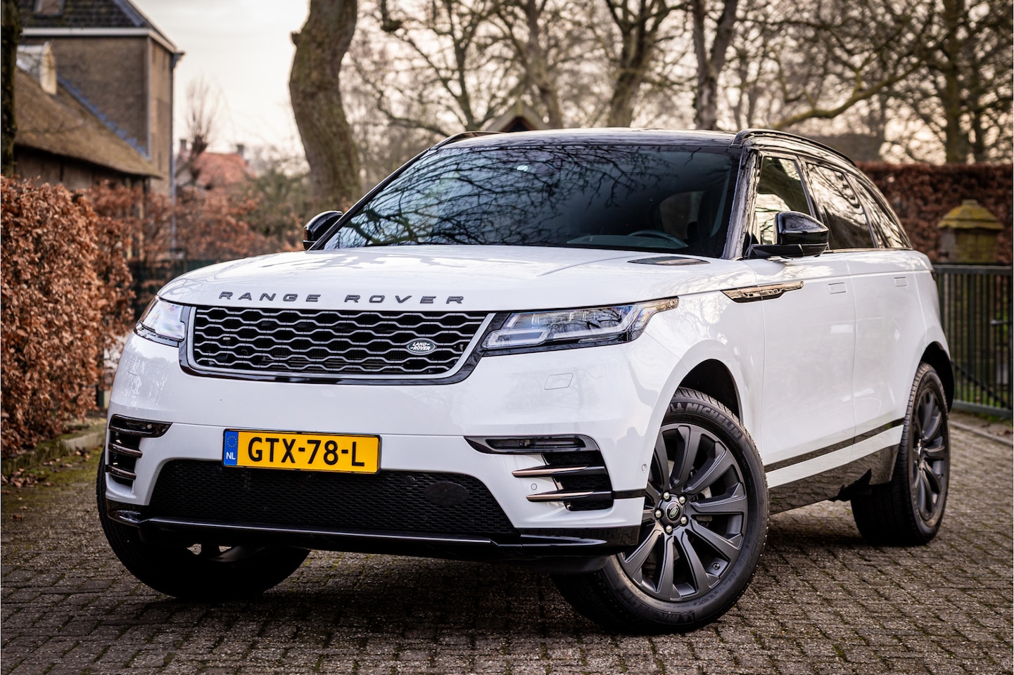 Land Rover Range Rover Velar - 2.0 P250 Turbo AWD R-Dynamic SE HUD Stoelventilatie Meridian Surround - AutoWereld.nl