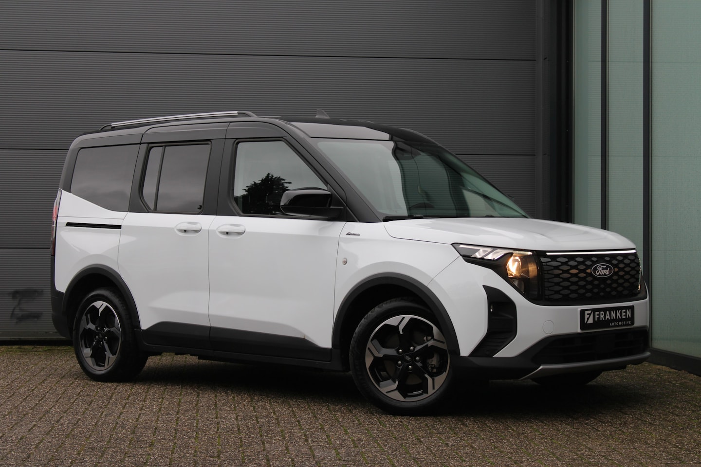 Ford Tourneo Courier - Active BEV 43kWh 5P 4 JR / 100.000 Km garantie | Full Options | BLIS | Winterpack | Camera - AutoWereld.nl