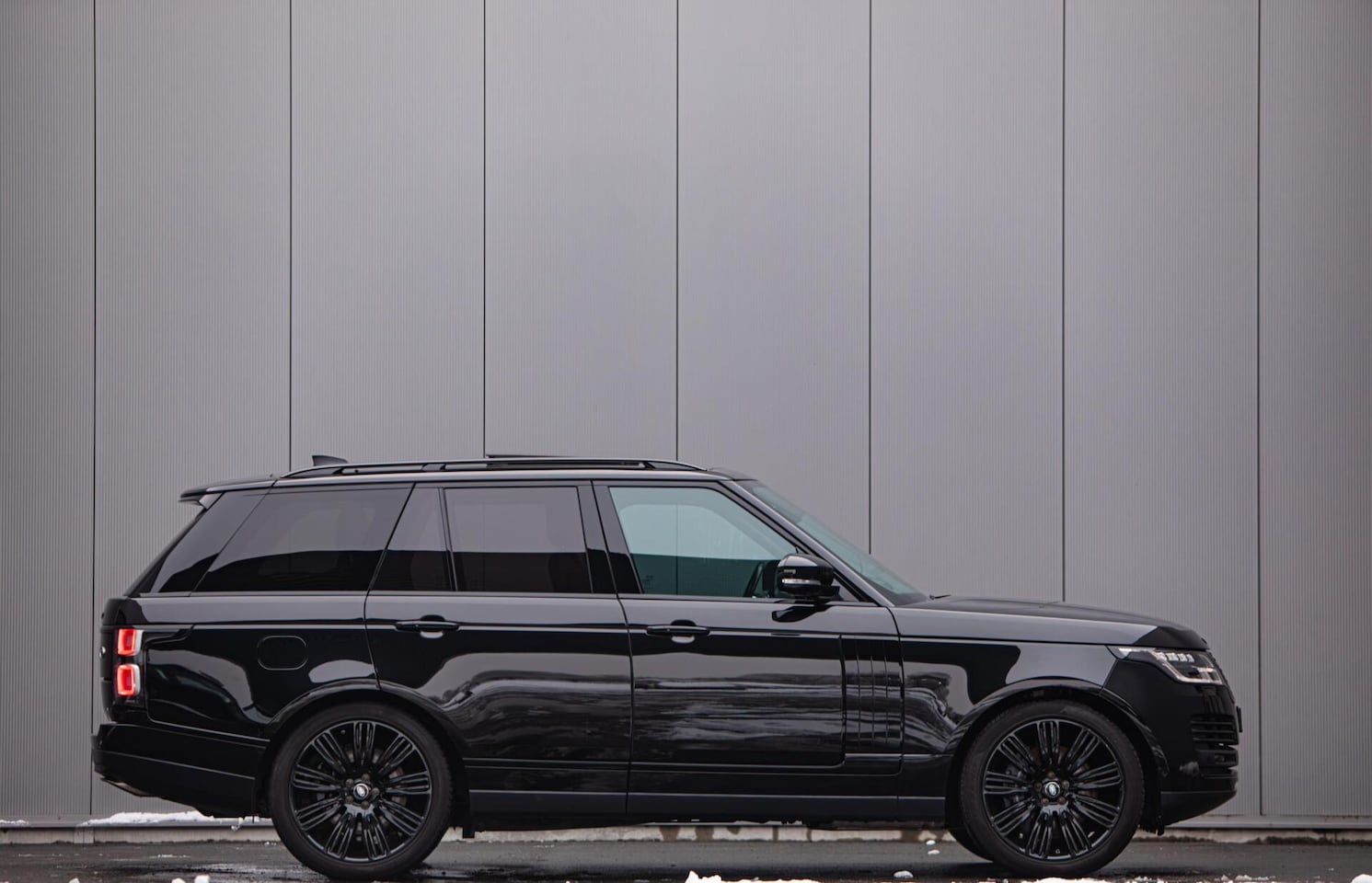 Land Rover Range Rover - 2.0 P400e Black Edition|Panorama|Ventilatie|Meridian| - AutoWereld.nl