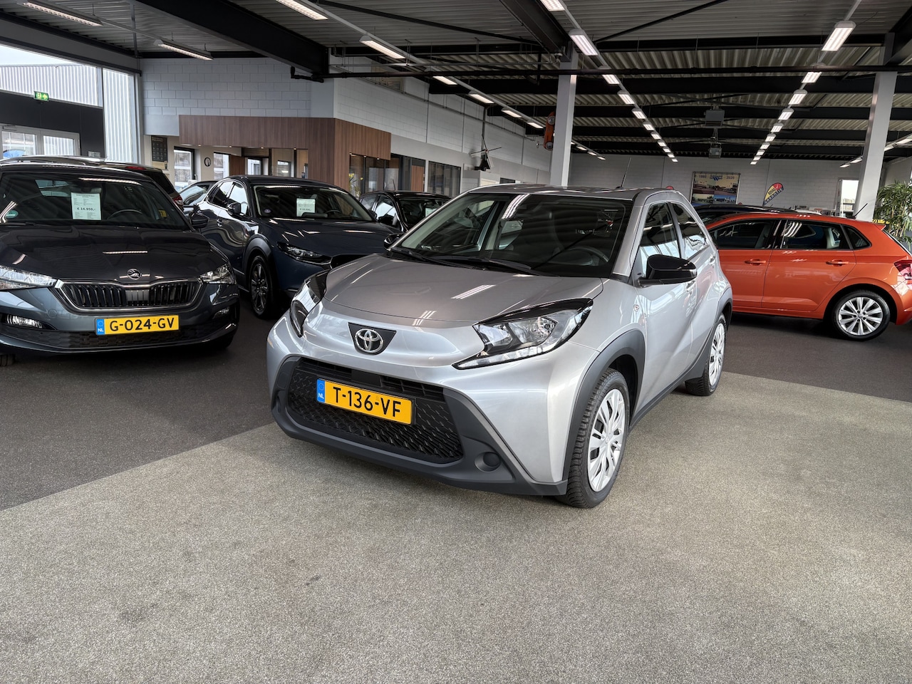 Toyota Aygo X - 1.0 VVT-i MT Play 5-drs. CAMERA/CARPLAY/DAB/ADAPT.CRUISE/ALLSEASONS - AutoWereld.nl