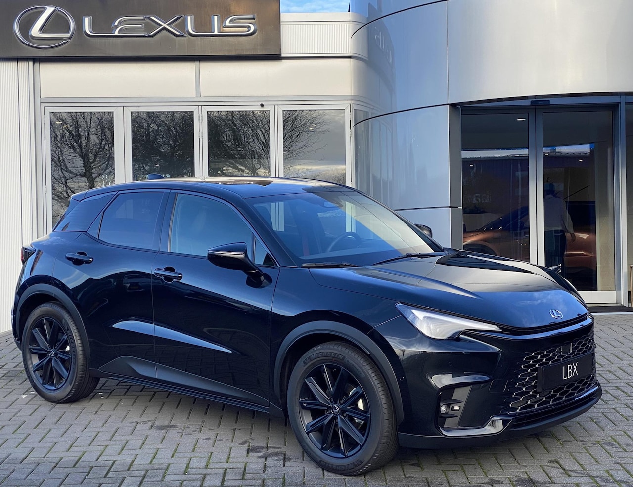 Lexus LBX - 35th Edition DIRECT LEVERBAAR ADVANCED PACK MARK-LEVINSON 360-CAMERA KEYLESS BLIND-SPOT - AutoWereld.nl