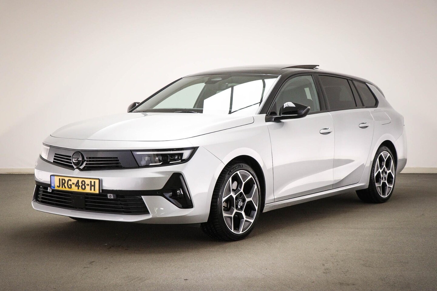 Opel Astra Sports Tourer - 1.6 Hybrid Ultimate | PANORAMADAK | STOELEN- PACK | HEAD UP | TREKHAAK | 18" - AutoWereld.nl