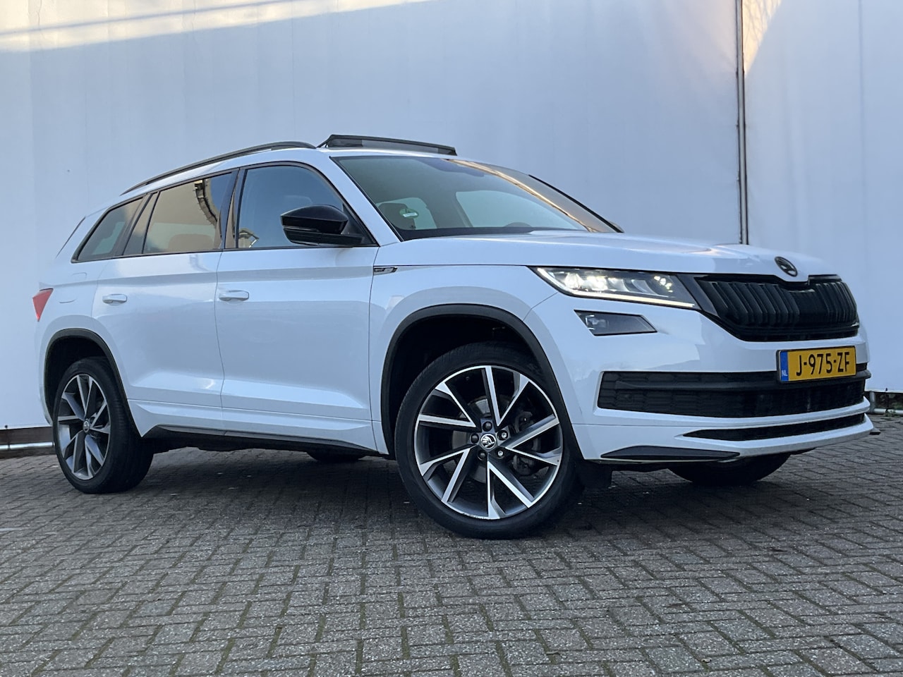 Skoda Kodiaq - 7-Pers 1.5 TSI Sportline 7p. Virtual Pano.dak Trekhaak 20"LMV Full option Business - AutoWereld.nl