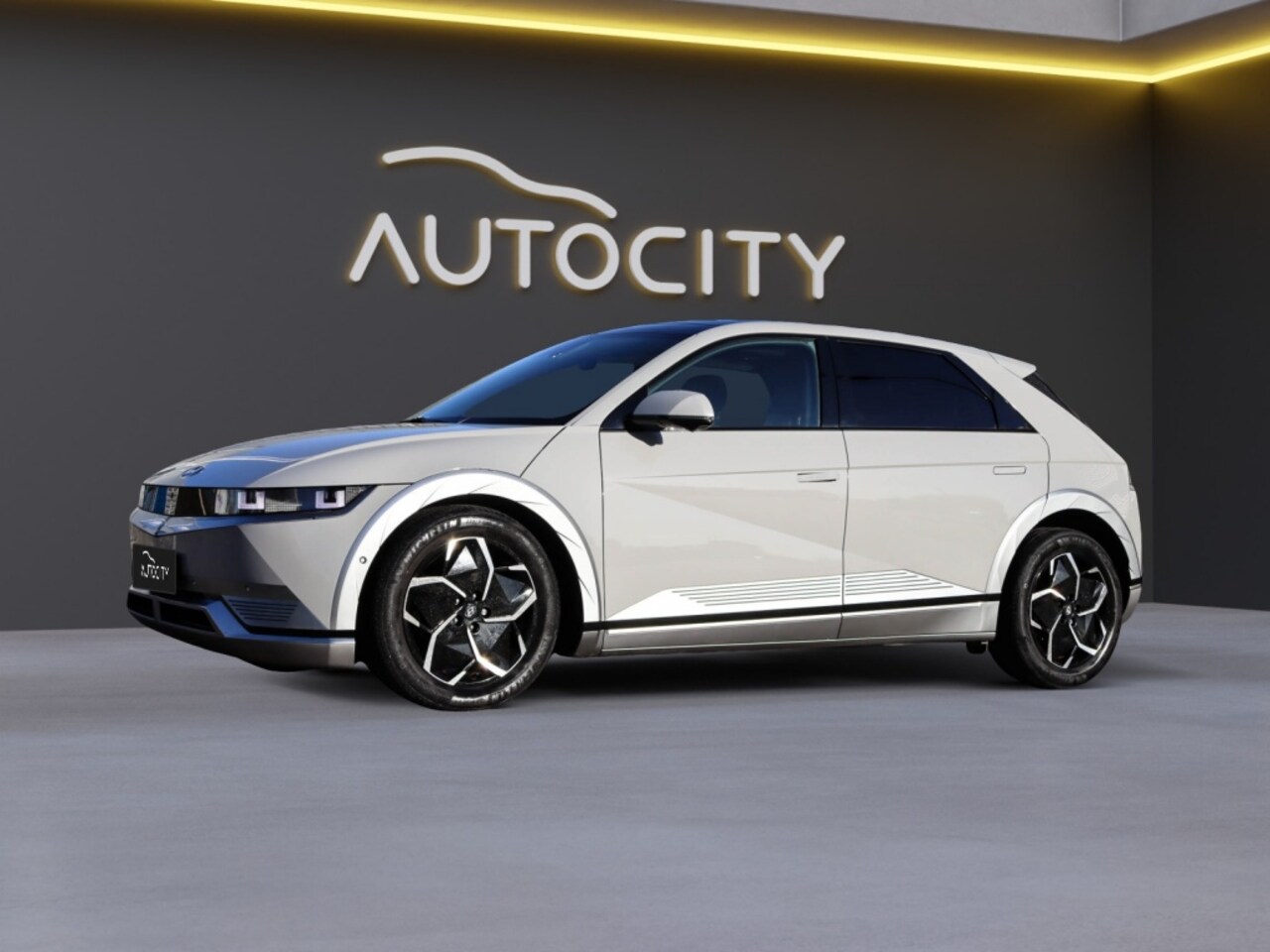 Hyundai IONIQ 5 - Uniq Elektro 73kWh Pano l 360 Camera l Leder l MATTE l VOL OPTIE - AutoWereld.nl