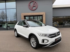 Volkswagen T-Roc - 1.5 TSI 150pk DSG Style | Trekhaak | Navi | IQ light | Adapt. Cruise | Rijklaar incl. gara