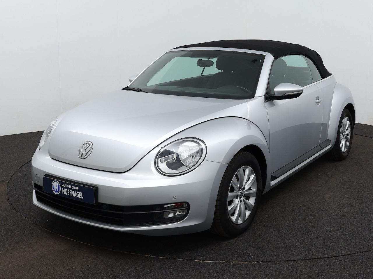 Volkswagen Beetle Cabriolet - 1.2 TSI Design Navigatie | Stoelverwarming | Climate Control | Parkeersensoren - AutoWereld.nl