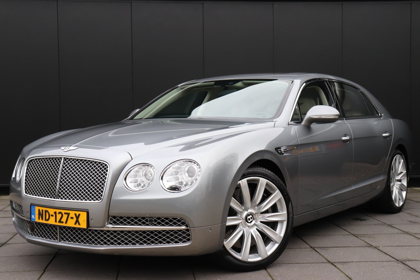 Bentley Flying Spur - 6.0 W12 | LEDER | SCHUIFDAK | KERAMISCH | NAIM SOUNDSYSTEM | ENTERTAINMENT ACHTERIN | STOE - AutoWereld.nl