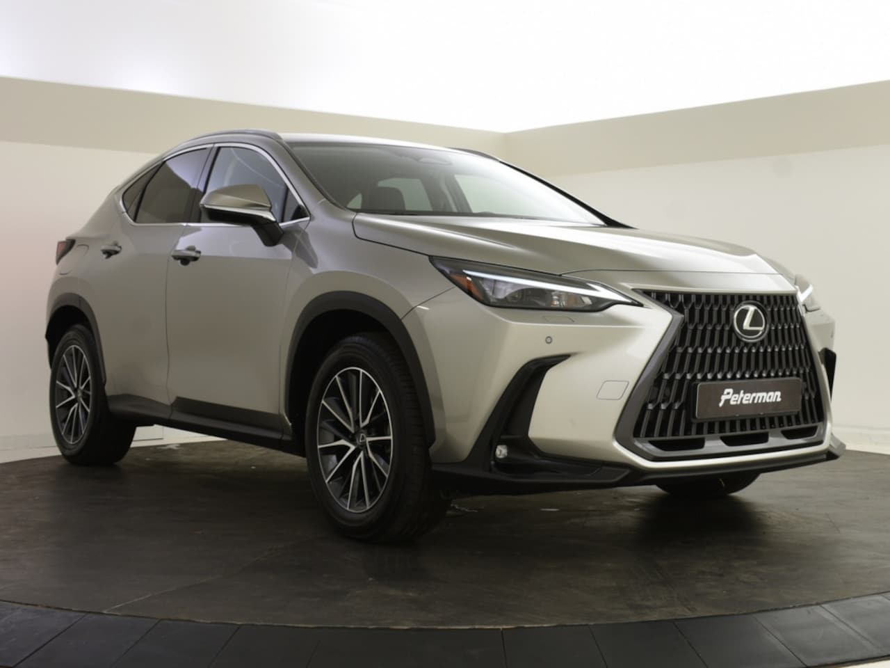 Lexus NX - 450h+ AWD Plug in Hybride Luxury Line | 1500KG Trekhaak - AutoWereld.nl