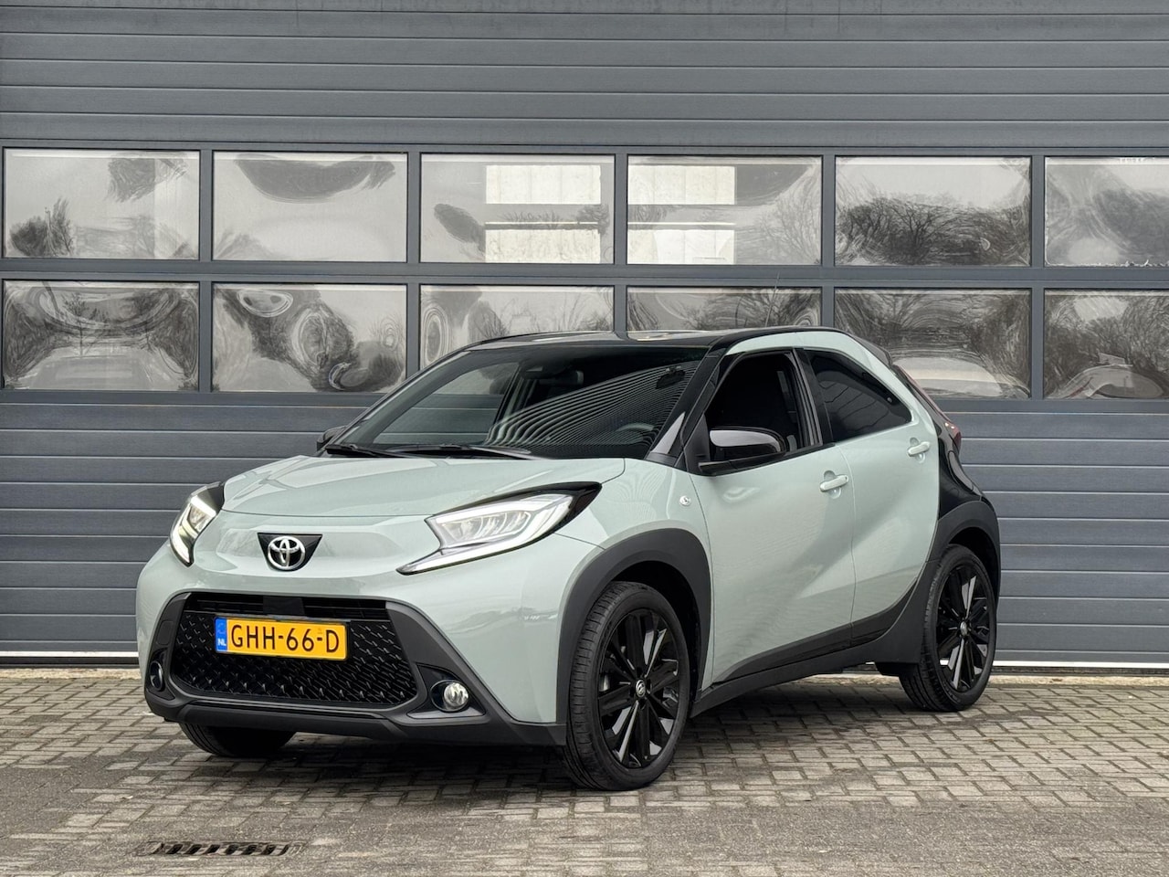 Toyota Aygo X - 1.0 VVT-I MT PULSE I CLIMATE CONTROL I P-CAMERA I APPLE CARPLAY I ADAPTIVE CRUISE CONTROL - AutoWereld.nl