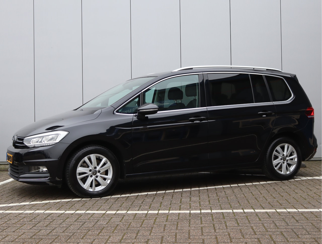 Volkswagen Touran - 1.5 TSI Highline 7-zits | Panoramadak | Virtual | Keyless | ACC - AutoWereld.nl