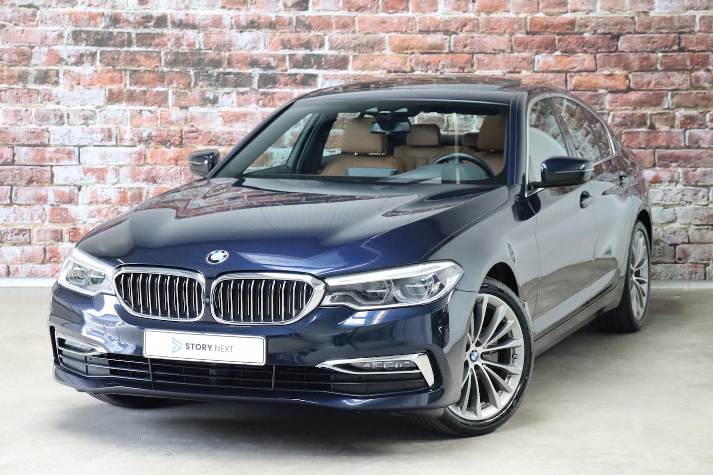 BMW 5-serie - Sedan 520i High Executive Luxury Line Automaat / Schuif-/kanteldak / Surround View / Cruis - AutoWereld.nl