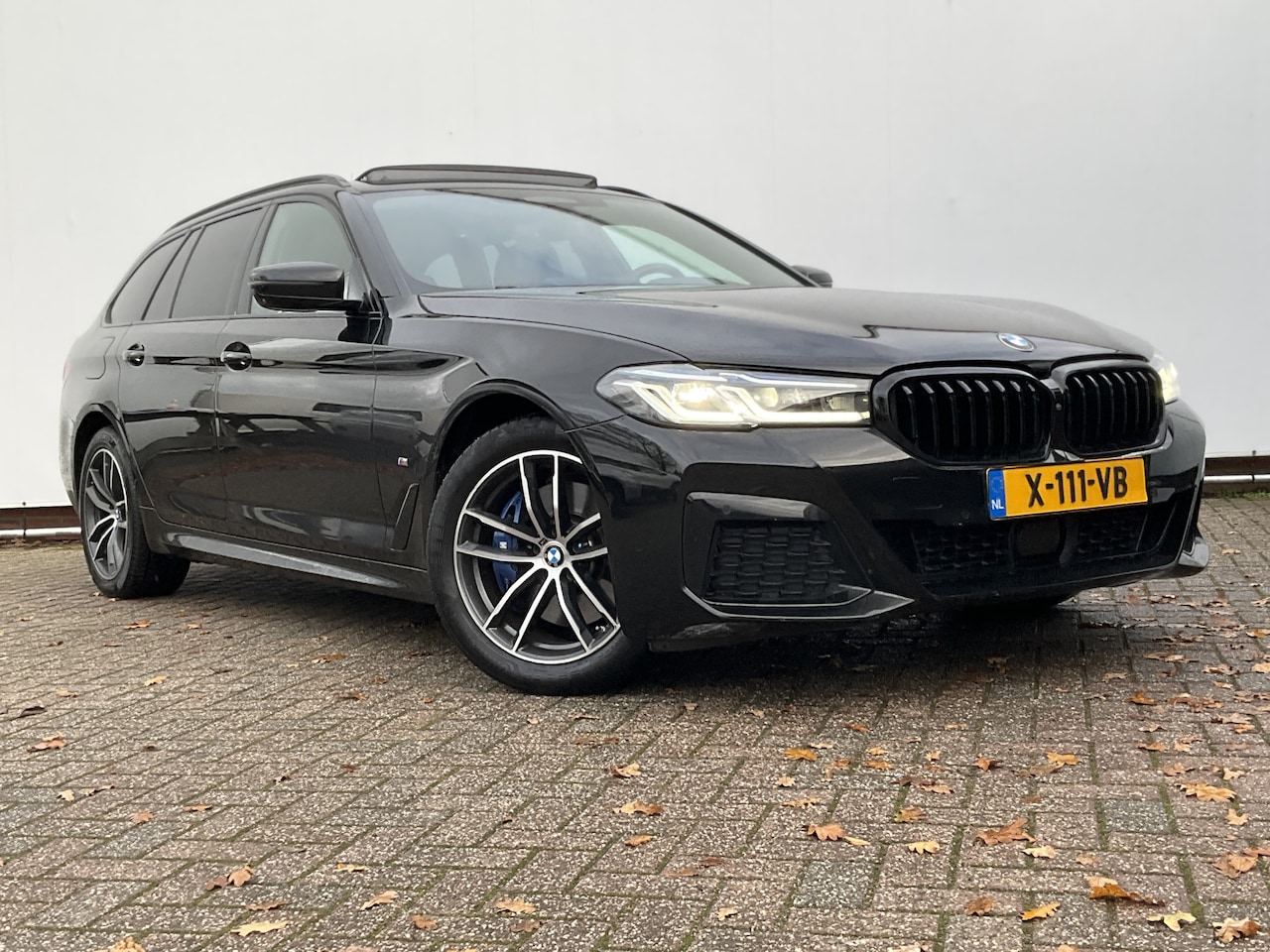 BMW 5-serie Touring - 530e xDrive M-sport HUD Laser Memory 4wielsturing Pano Business Edition Plus - AutoWereld.nl