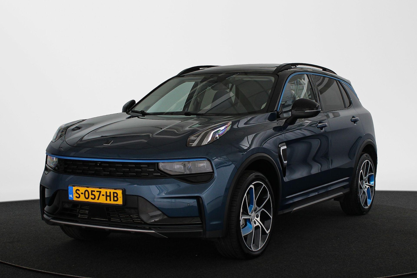 Lynk & Co 01 - 1.5 PHEV SOH 94% Panoramadak Stoelverwarming 360-Camera - AutoWereld.nl