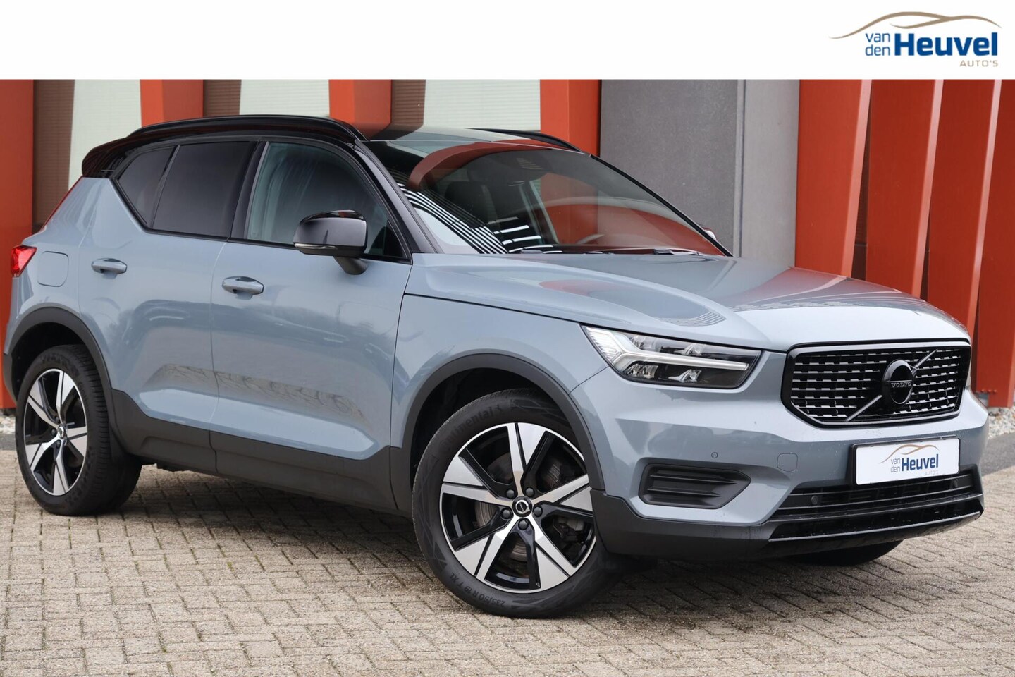 Volvo XC40 - T4 Recharge R-Design | Stoelverwarming | Leder | Parkeercamera | H&K | Glossy Black - AutoWereld.nl