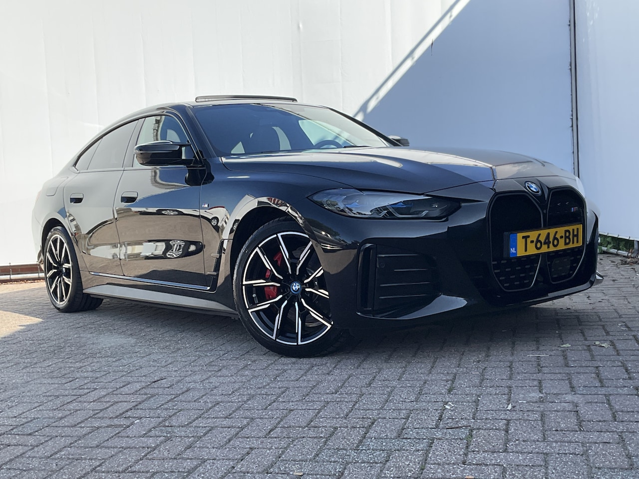 BMW i4 - M50 M-Sport 84kWh 544PK Pano Laser HUD Harman/Kardon Elek.Trekhaak Leer BOMVOL! - AutoWereld.nl