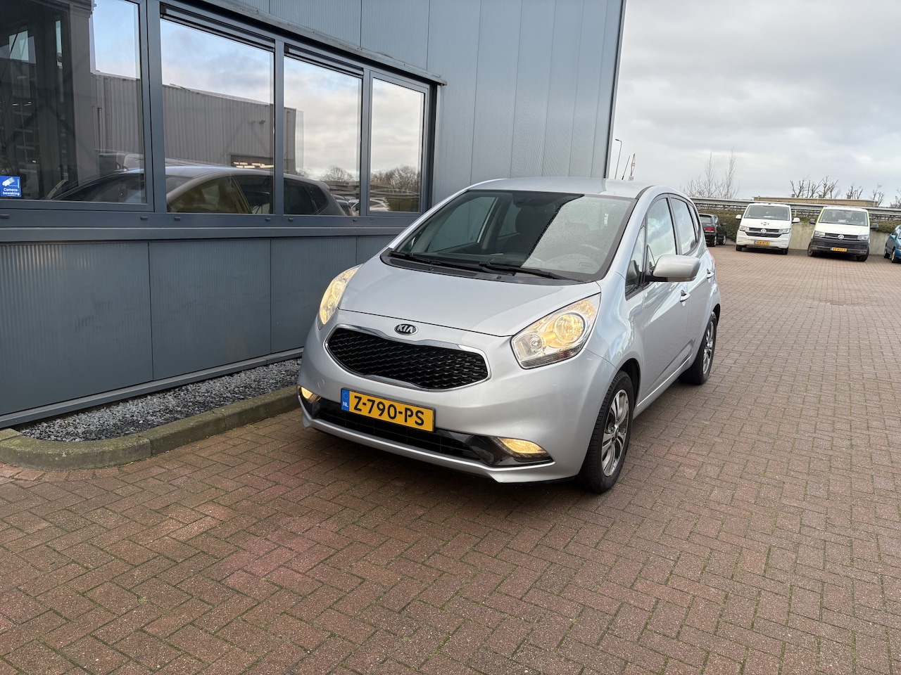 Kia Venga - 1.6 CVVT DynamicPLusLine Automaat CAMERA/KEYLESS/CRUISE/PDC/TREKHAAK/WINTERPACK - AutoWereld.nl