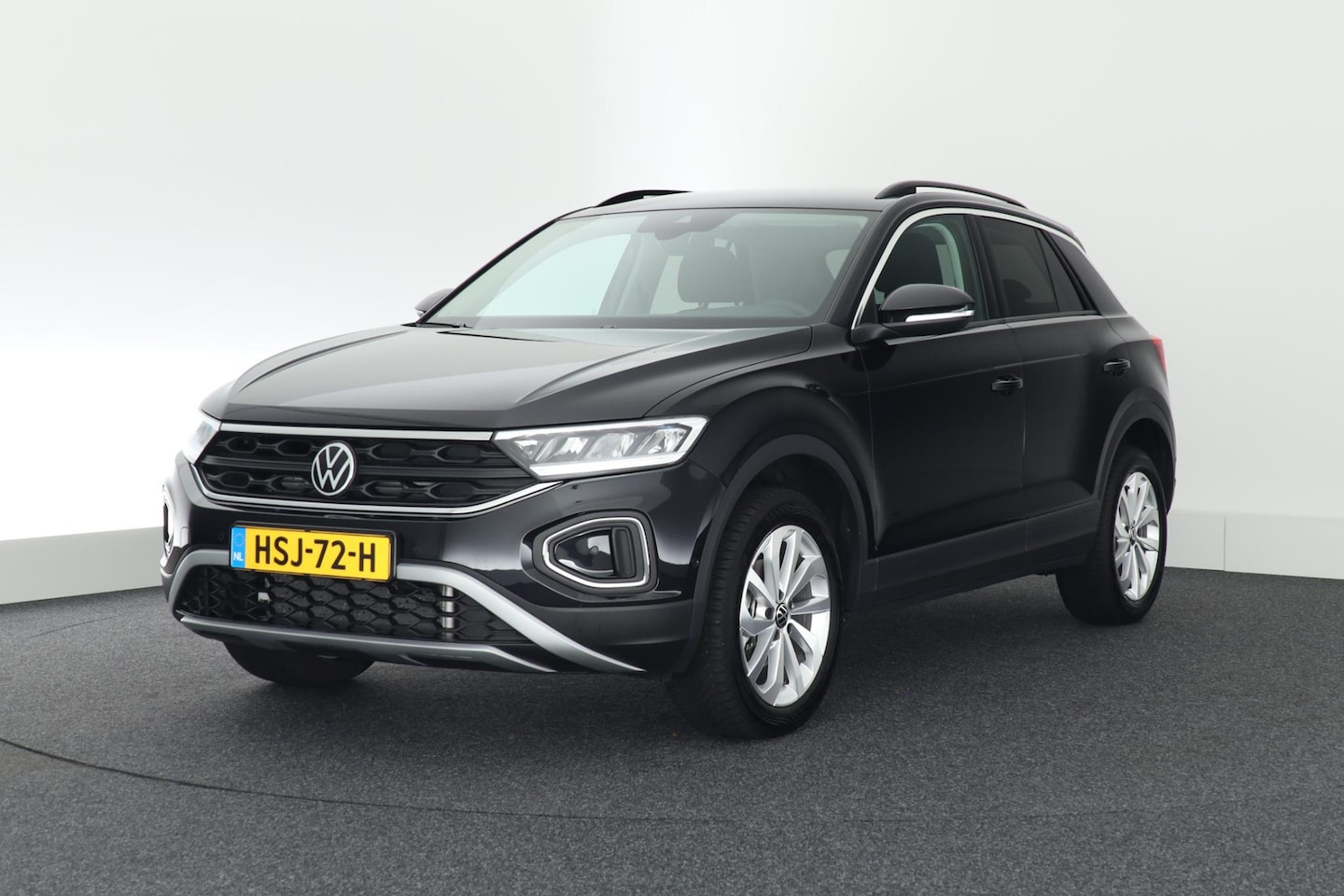 Volkswagen T-Roc - 1.5 TSI 150pk DSG Life Edition Trekhaak Stoelverwarming Camera Keyless Led Navigatie - AutoWereld.nl