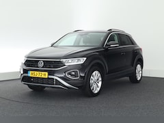 Volkswagen T-Roc - 1.5 TSI 150pk DSG Life Edition Trekhaak Stoelverwarming Camera Keyless Led Navigatie