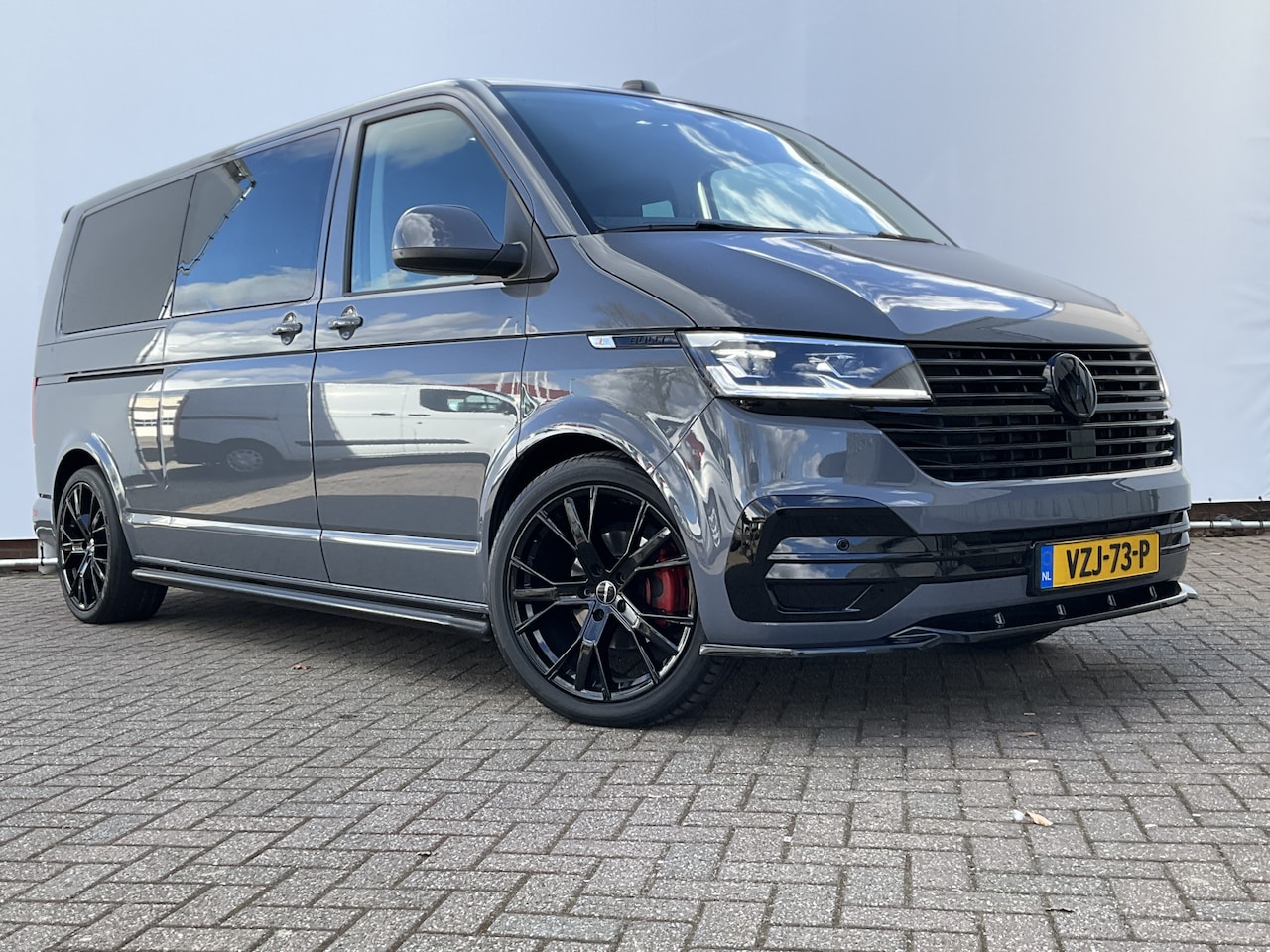 Volkswagen Transporter - 6-Pers 2.0 TDI L2H1 DC Bulli Leer Cam Trekhaak Lang 6 Persoons Dubbele Cabine - AutoWereld.nl