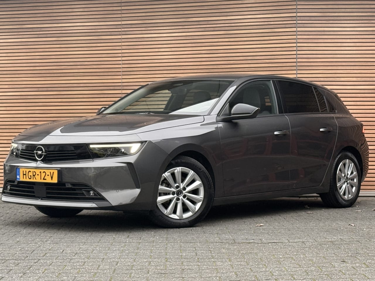 Opel Astra - 1.2 Turbo Business Edition AGR Stoel / Navigatie / Camera / Carplay - AutoWereld.nl