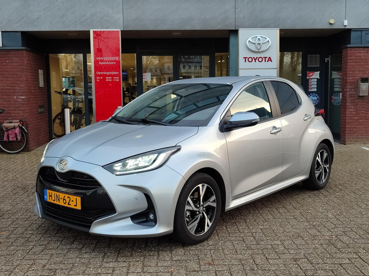 Toyota Yaris - Hybrid 115 DYNAMIC STOEL/STUURVERW PARK-SENSOREN BLIND SPOT CAMERA KEYLESS 16'' LM-VELGEN - AutoWereld.nl