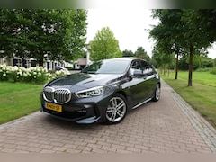 BMW 1-serie - 118i High Executive M-Sport | Panodak | Stoelverw. | LED | DAB | Camera | BTW |