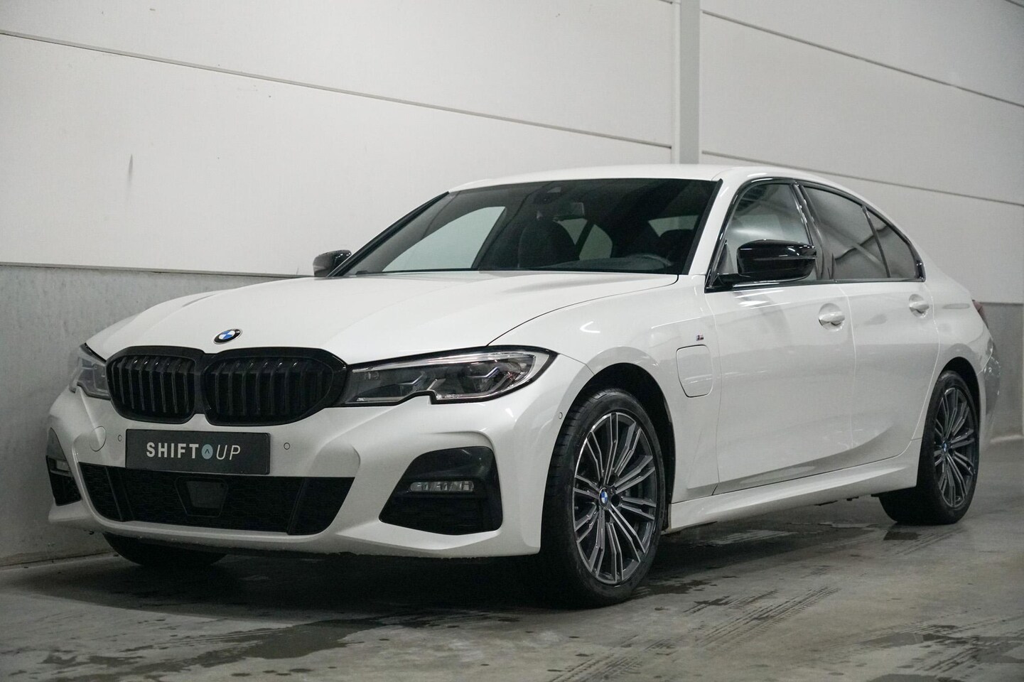 BMW 3-serie - 330e M-Sport | Harman Kardon | Head Up | Laser - AutoWereld.nl