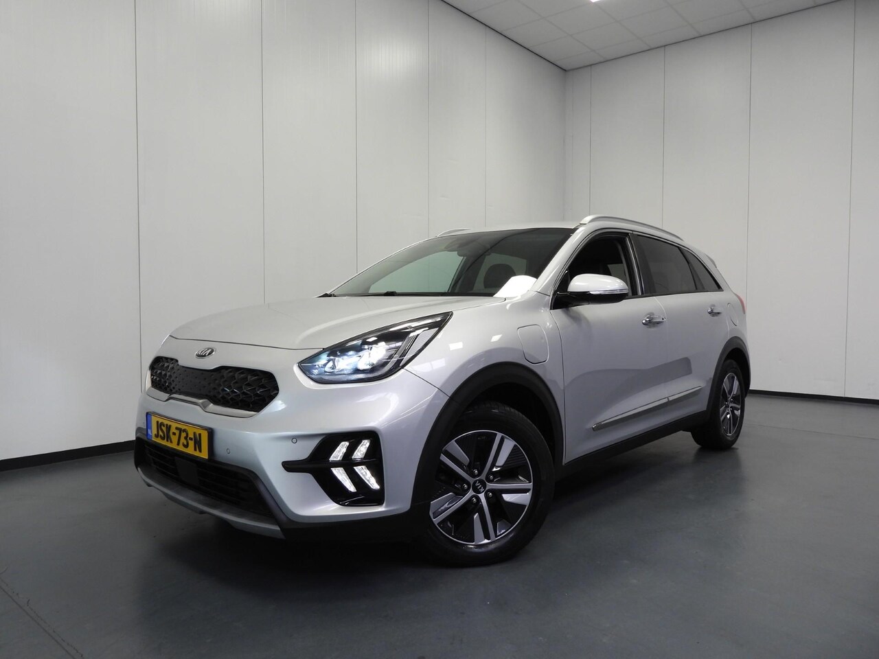 Kia Niro - 1.6 GDi PHEV Plug-In DynamicPlusLine NAVI/CAMERA/LED/JBL/16"LMV! - AutoWereld.nl
