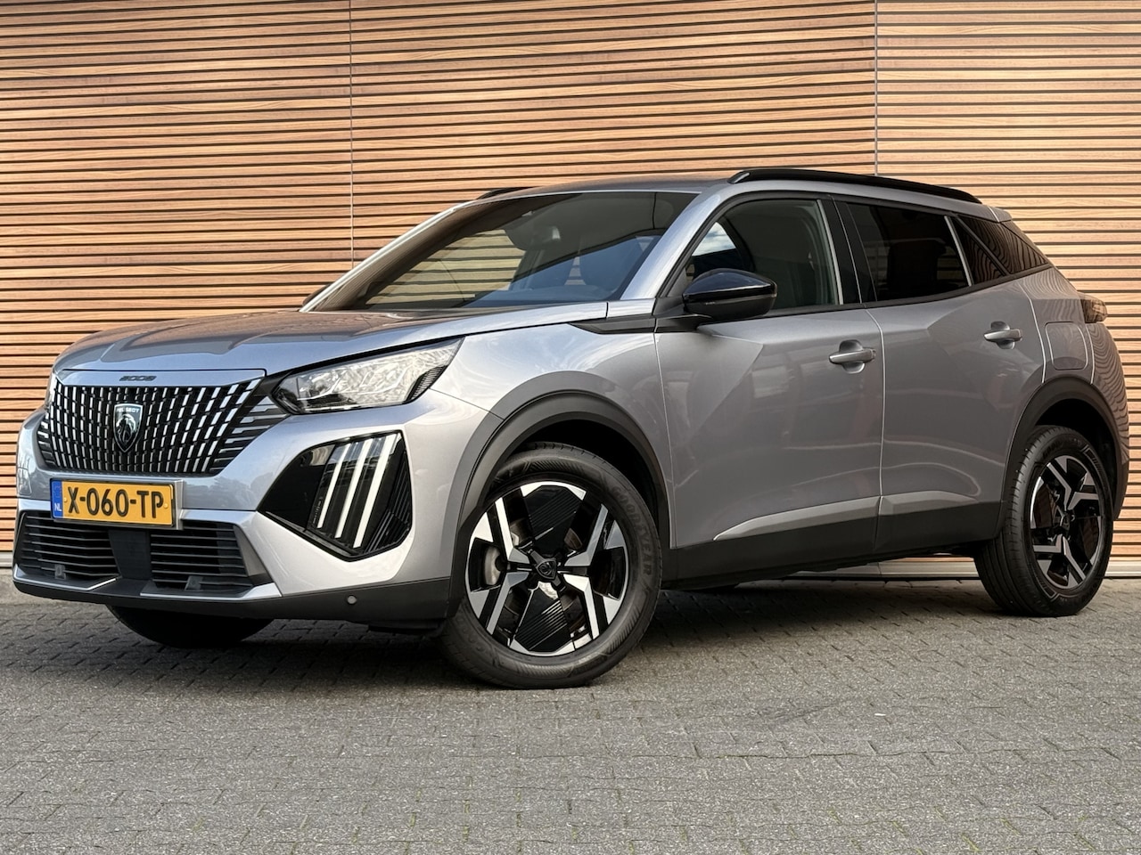 Peugeot 2008 - 1.2 PureTech 100 Allure Camera / Carplay / Navigatie - AutoWereld.nl