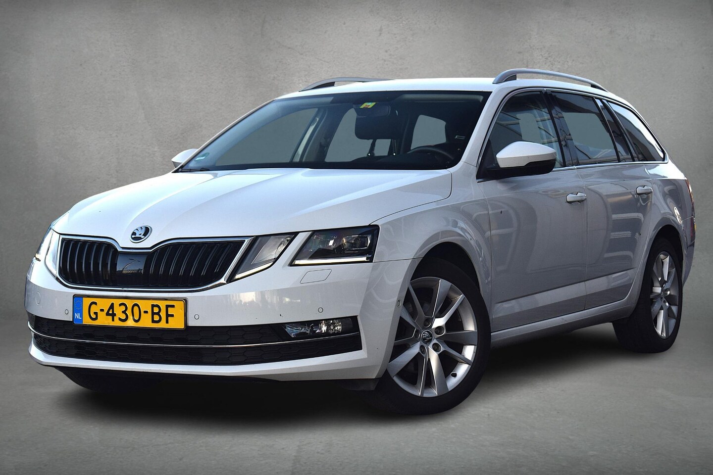 Skoda Octavia Combi - 1.0 TSI Greentech Style Business | Trekhaak | Apple CarPlay | Keyless | Stoelverwarming - AutoWereld.nl