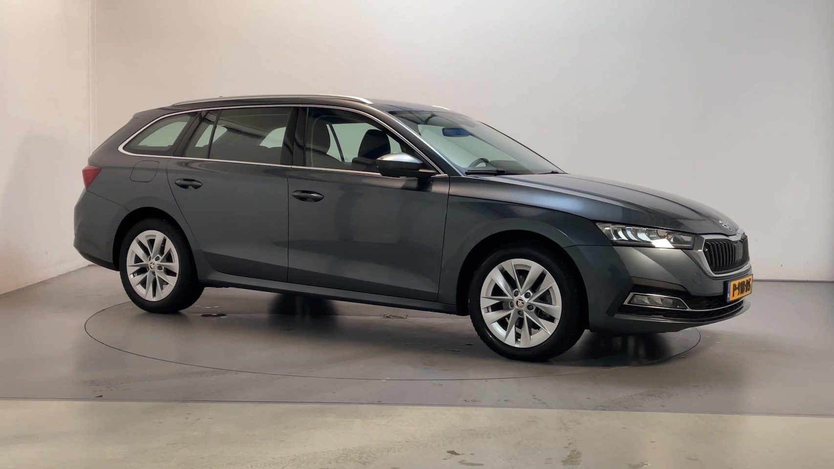 Skoda Octavia Combi - 1.0 e-TSI 110pk DSG Business Edition Plus Virtual Cockpit Stoelverwarming DAB+ - AutoWereld.nl