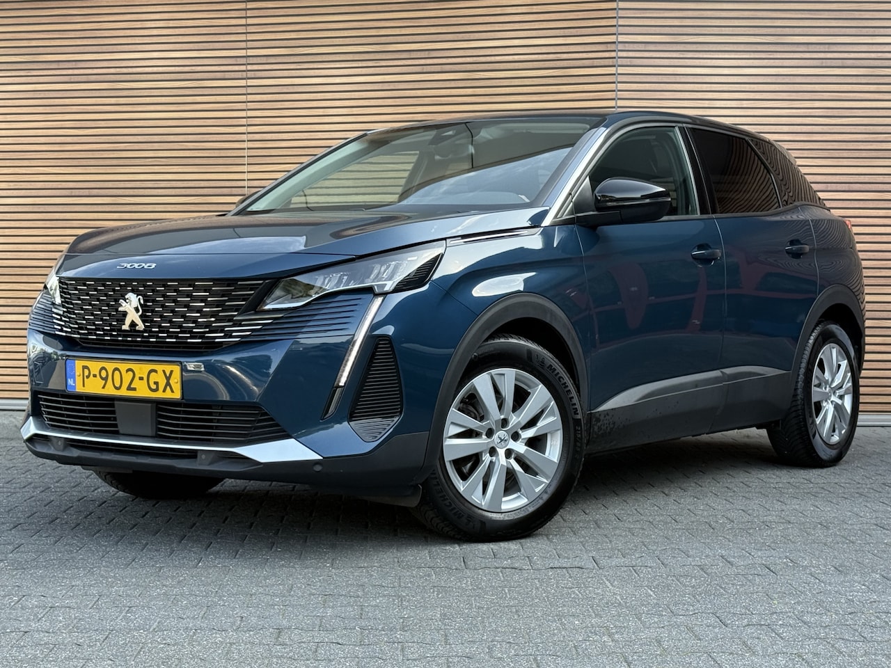 Peugeot 3008 - 1.2 PureTech Active Pack Business Navi / Carplay / Camera / Clima / LED / All season bande - AutoWereld.nl